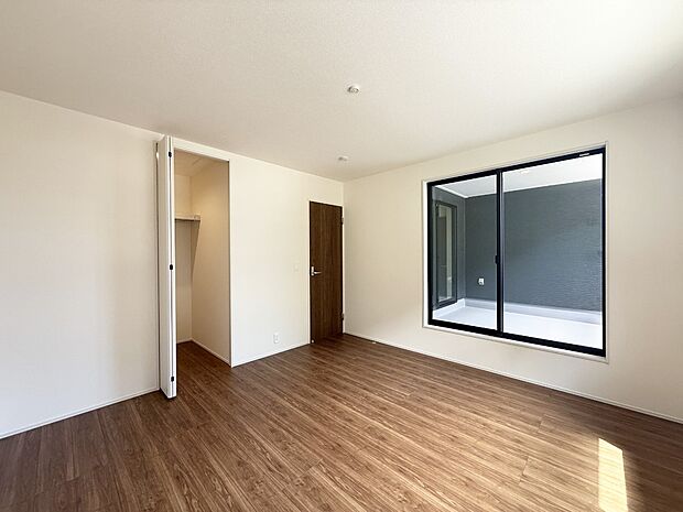 6号棟  ■落ち着いた色合いのお部屋で穏やかな時間を楽しめます