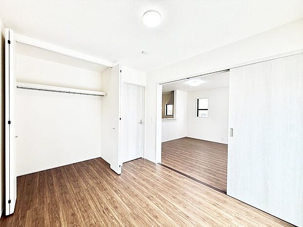 1号棟 ■落ち着いた色合いのお部屋で穏やかな時間を楽しめます