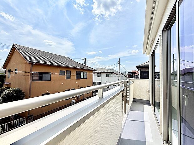 A号棟 ■ 季節の移ろいを感じられる開放的な空間です