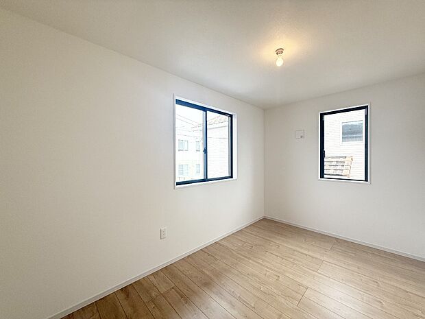 1号棟 ■落ち着いた色合いのお部屋で穏やかな時間を楽しめます