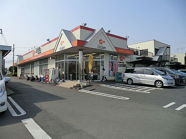 スーパー 700m オザム村山店