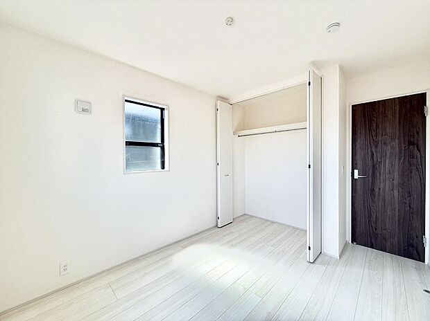 2号棟 ■落ち着いた色合いのお部屋で穏やかな時間を楽しめます