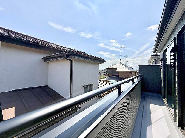 1号棟 ■ 季節の移ろいを感じられる開放的な空間です