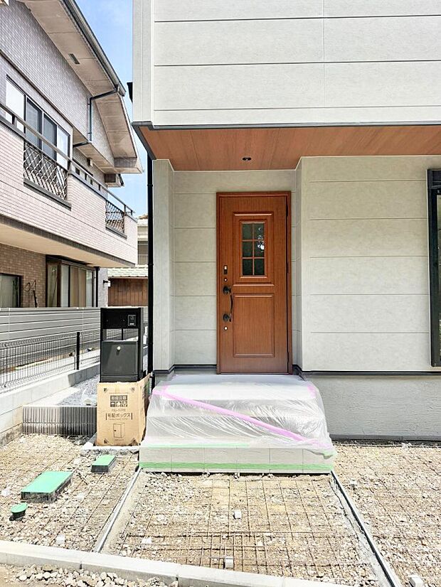 1号棟 ■ シンプルで美しく、住まいの第一印象を彩る玄関です