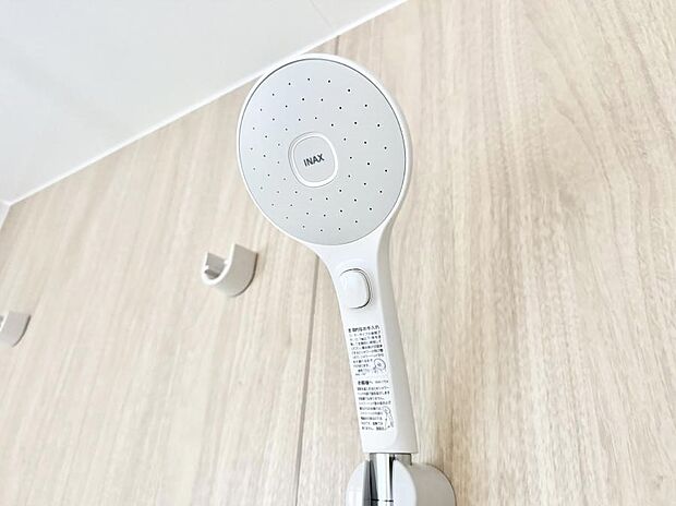 ■手元で簡単に止水できるため、水の無駄遣いを減らすことができます。