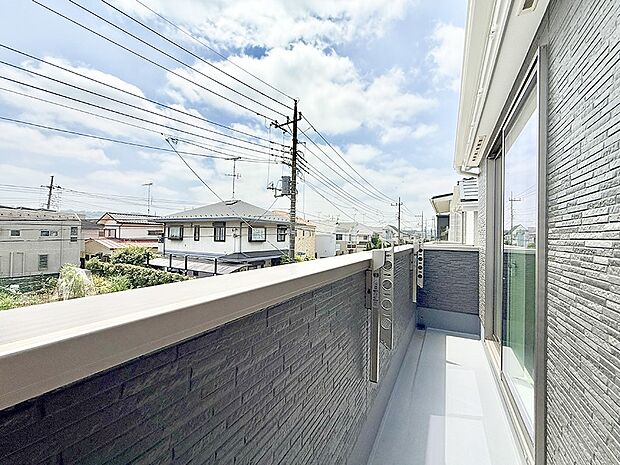2号棟 ■ 季節の移ろいを感じられる開放的な空間です