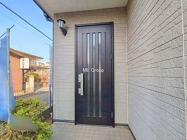 ■ シンプルで美しく、住まいの第一印象を彩る玄関です