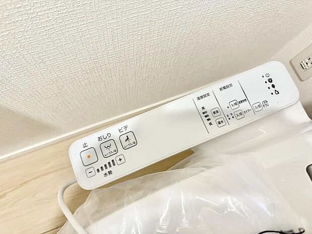 ■温水洗浄で快適、清潔感が保たれるシャワートイレ