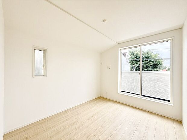 1号棟 ■落ち着いた色合いのお部屋で穏やかな時間を楽しめます