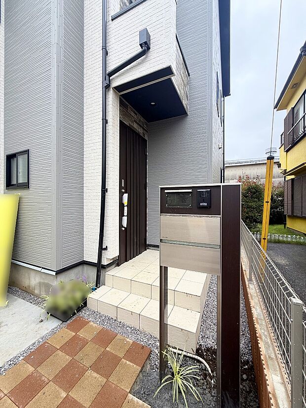 1号棟 ■ シンプルで美しく、住まいの第一印象を彩る玄関です