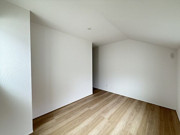 2号棟  ■落ち着いた色合いのお部屋で穏やかな時間を楽しめます