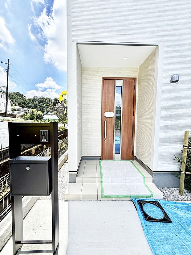2号棟 ■ シンプルで美しく、住まいの第一印象を彩る玄関です