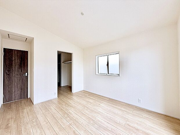 3号棟 ■落ち着いた色合いのお部屋で穏やかな時間を楽しめます