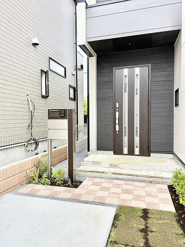2号棟 ■ シンプルで美しく、住まいの第一印象を彩る玄関です