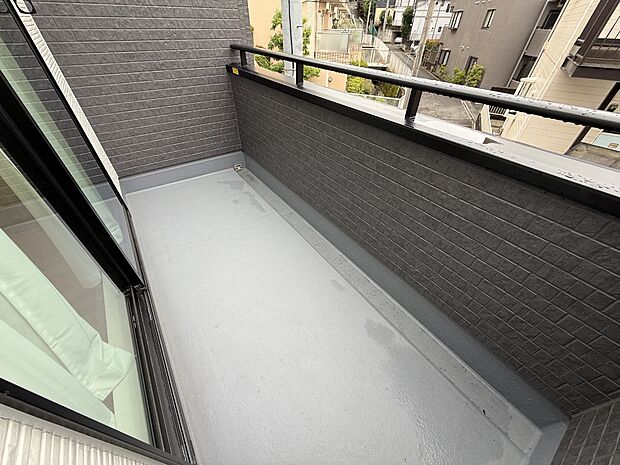 1号棟 ■ 心地よい風と光を感じる、くつろぎのバルコニー