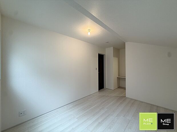 1号棟 ■落ち着いた色合いのお部屋で穏やかな時間を楽しめます