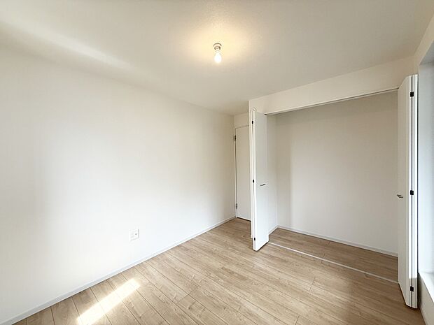 1号棟  ■落ち着いた色合いのお部屋で穏やかな時間を楽しめます