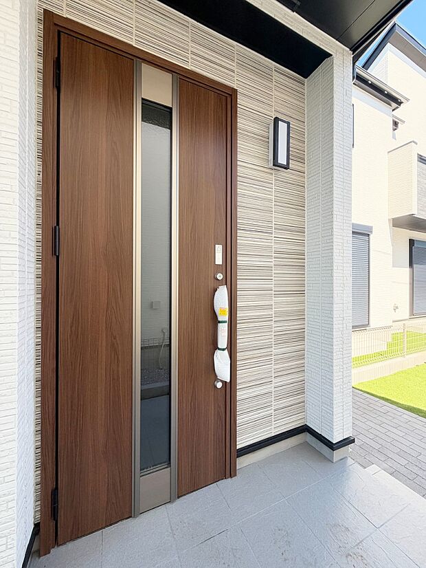 A号棟 ■ シンプルで美しく、住まいの第一印象を彩る玄関です