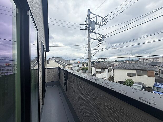 3号棟  ■ 心地よい風と光を感じる、くつろぎのバルコニー