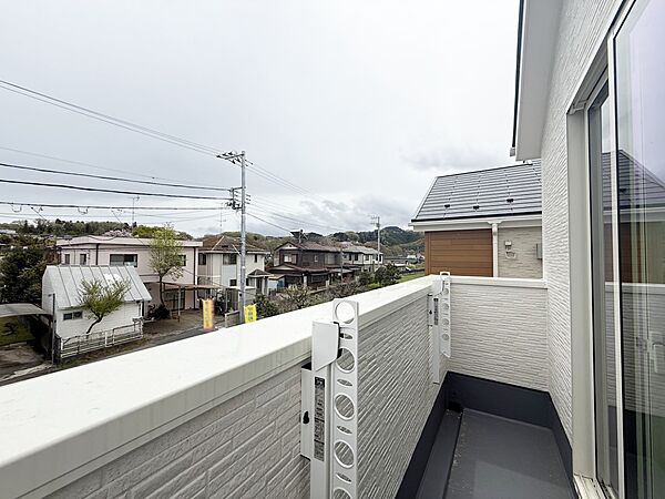 ■ 心地よい風と光を感じる、くつろぎのバルコニー