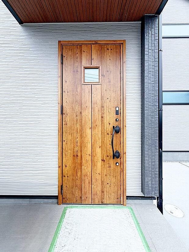 2号棟 ■ シンプルで美しく、住まいの第一印象を彩る玄関です