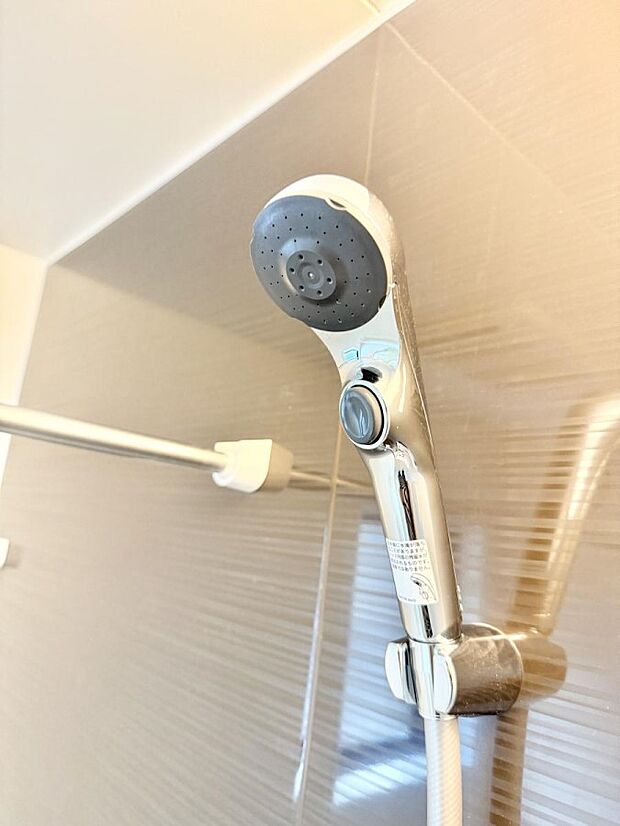 ■手元で簡単に止水できるため、水の無駄遣いを減らすことができます。
