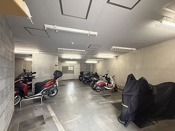 ■敷地内にバイク置き場を完備しております
