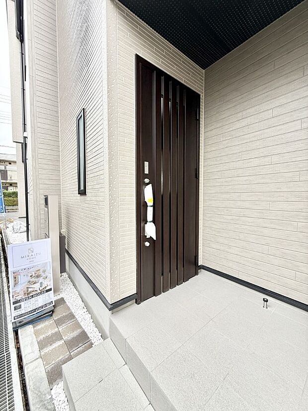 2号棟 ■ 心地よい暮らしへとつながる、温かい玄関