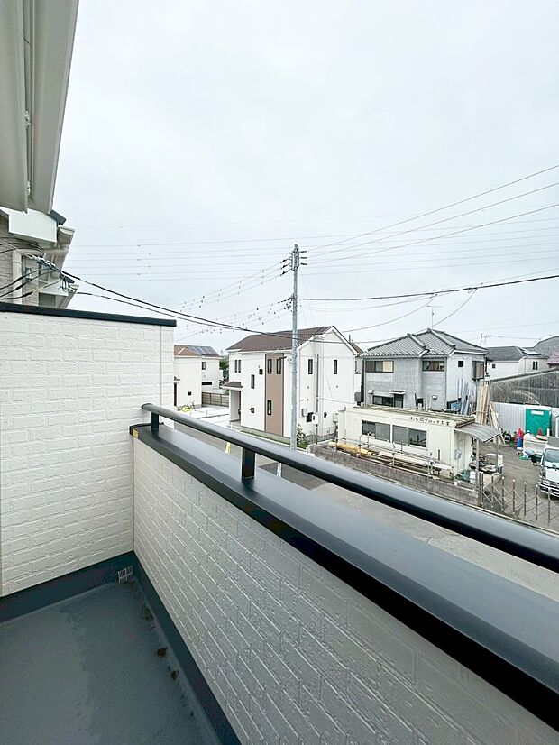 2号棟  ■ 心地よい風と光を感じる、くつろぎのバルコニー