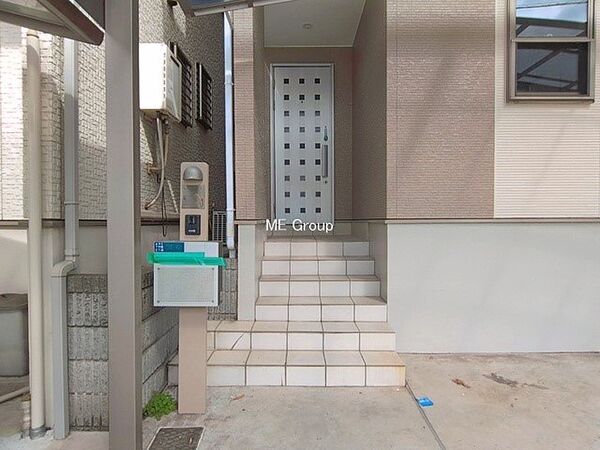 ■ 心地よい暮らしへとつながる、温かい玄関