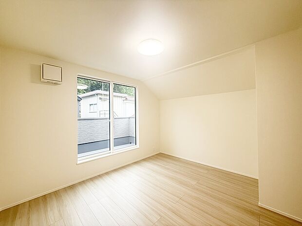 1号棟 ■落ち着いた色合いのお部屋で穏やかな時間を楽しめます