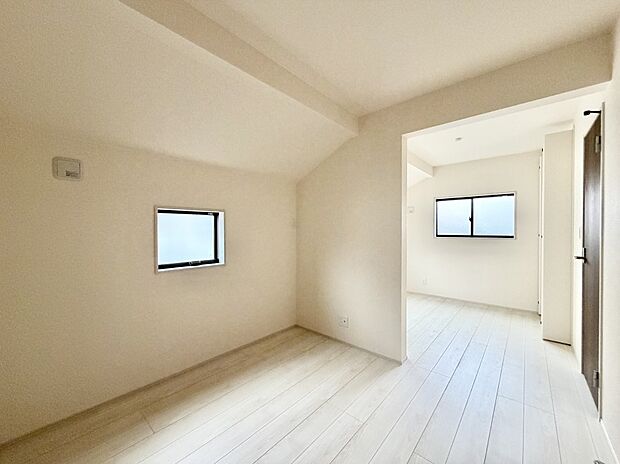 1号棟 ■落ち着いた色合いのお部屋で穏やかな時間を楽しめます