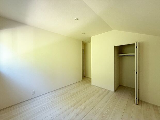 3号棟 ■落ち着いた色合いのお部屋で穏やかな時間を楽しめます