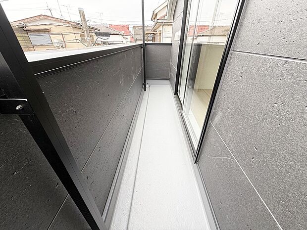 1号棟 ■ 心地よい風と光を感じる、くつろぎのバルコニー