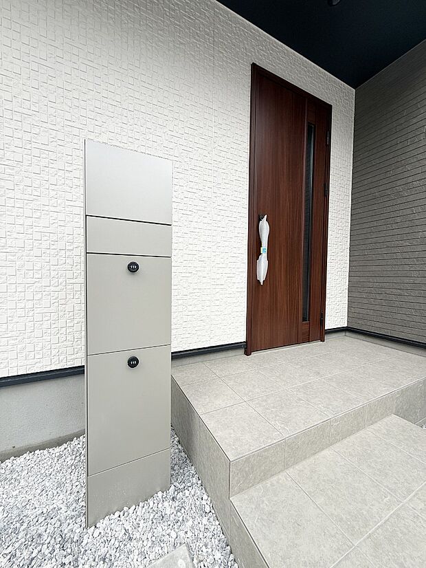 1号棟 ■ シンプルで美しく、住まいの第一印象を彩る玄関です