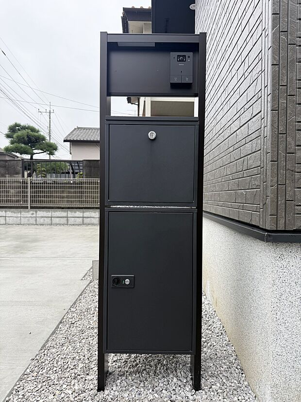 2号棟 ■ シンプルで美しく、住まいの第一印象を彩る玄関です