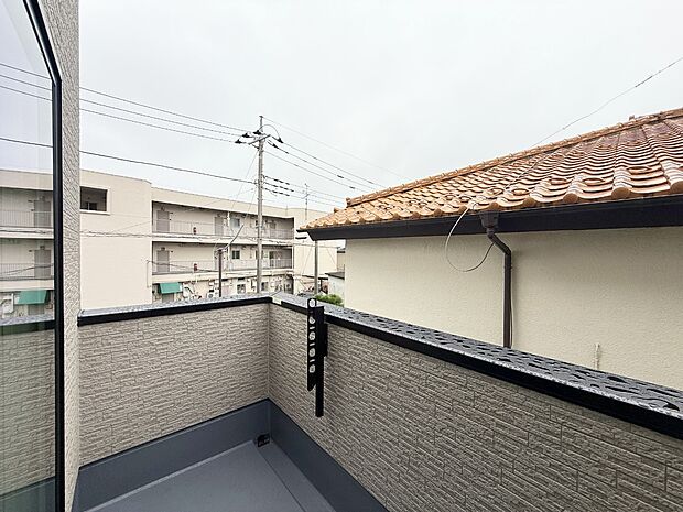 2号棟 ■ 心地よい風と光を感じる、くつろぎのバルコニー