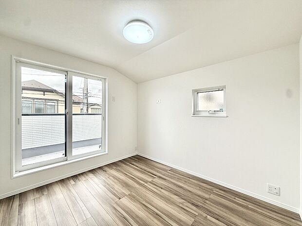 2号棟 ■落ち着いた色合いのお部屋で穏やかな時間を楽しめます
