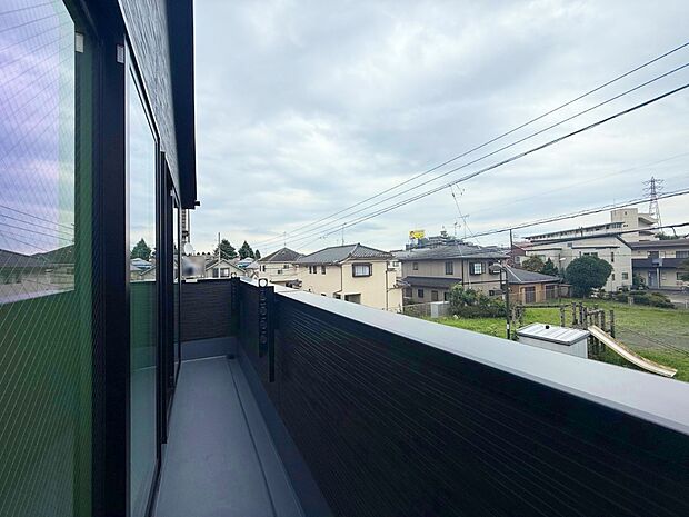2号棟 ■ 季節の移ろいを感じられる開放的な空間です