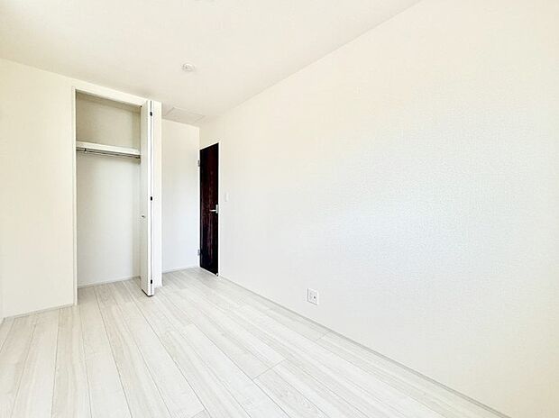 1号棟 ■落ち着いた色合いのお部屋で穏やかな時間を楽しめます