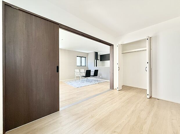 C号棟 ■落ち着いた色合いのお部屋で穏やかな時間を楽しめます