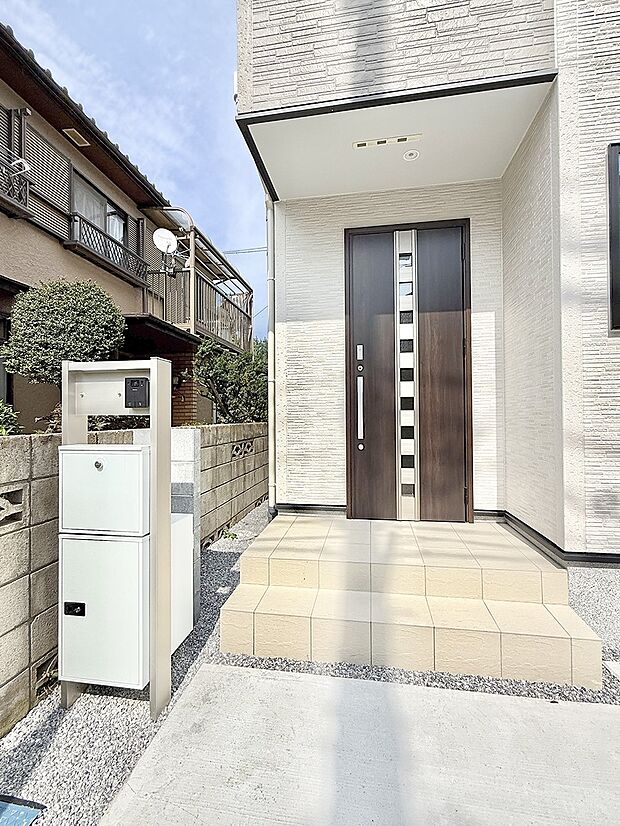 1号棟  ■ シンプルで美しく、住まいの第一印象を彩る玄関です