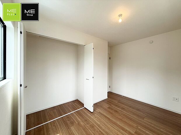 5号棟 ■落ち着いた色合いのお部屋で穏やかな時間を楽しめます