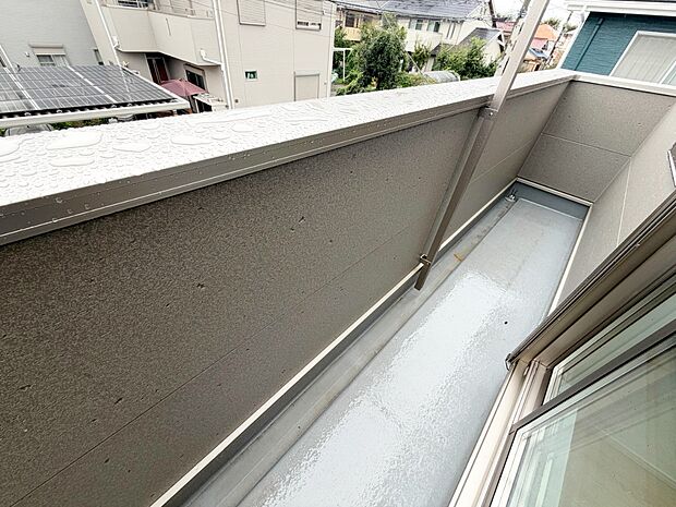 1号棟 ■ 心地よい風と光を感じる、くつろぎのバルコニー
