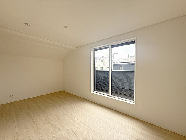 3号棟 ■スッキリした空間に家具が映えるお部屋です