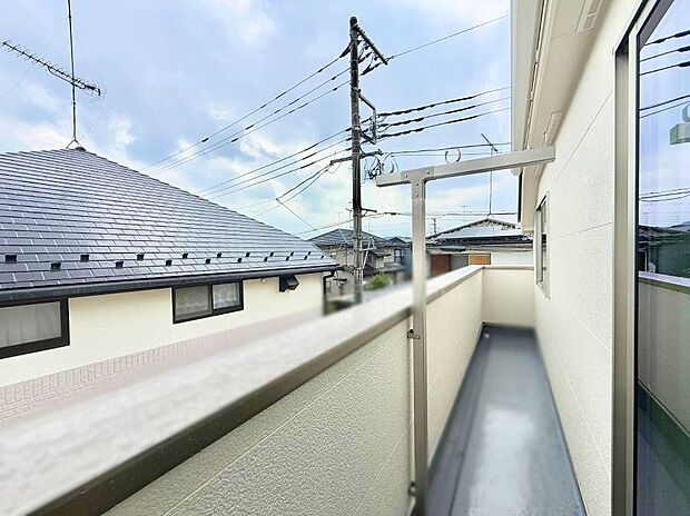 1号棟 ■ 季節の移ろいを感じられる開放的な空間です