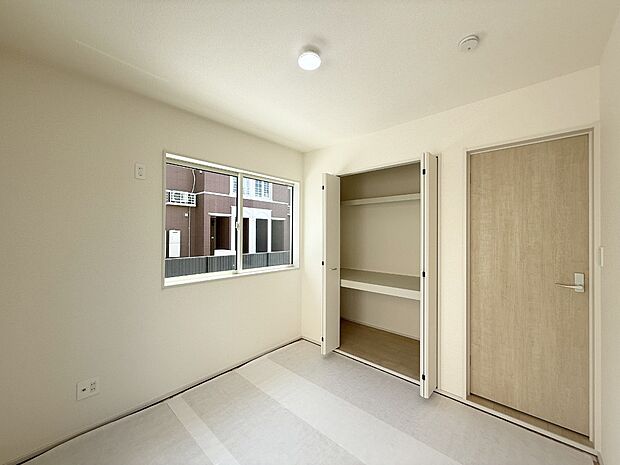 1号棟 ■落ち着いた色合いのお部屋で穏やかな時間を楽しめます
