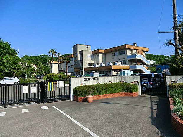 小学校 700m 八王子市立中山小学校