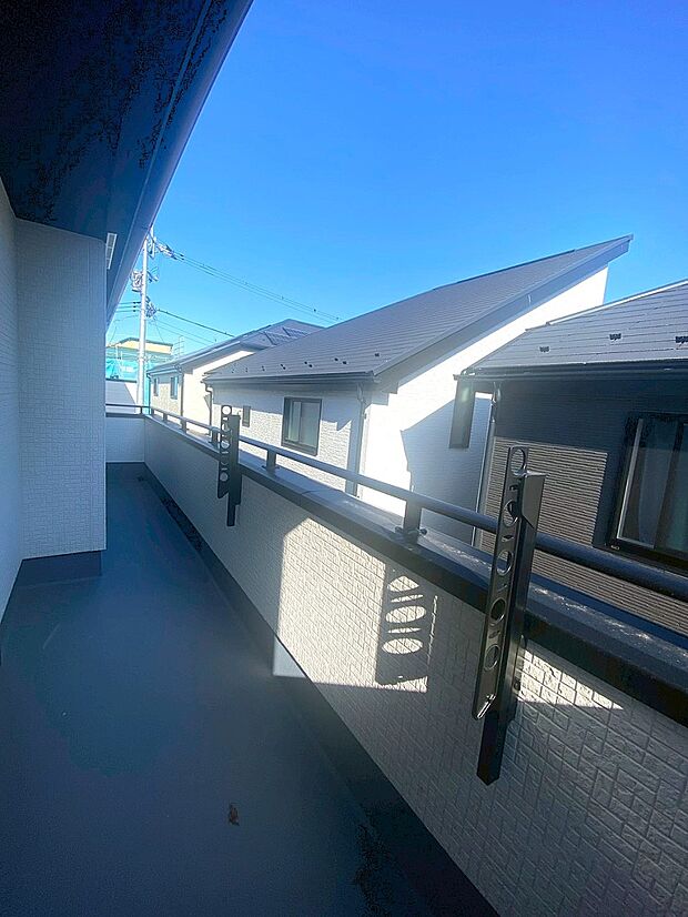 12号棟 No.1 ■ 心地よい風と光を感じる、くつろぎのバルコニー