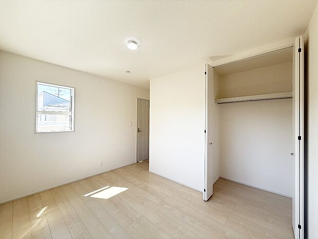 2号棟 ■落ち着いた色合いのお部屋で穏やかな時間を楽しめます